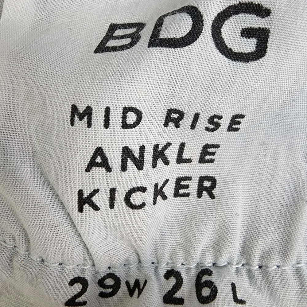 BDG Mid Rise Ankle Kicker Dark Wash Five Pocket Stretch  Women's Shorts Size 29